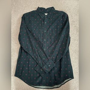 Men’s Green American Eagle Corduroy Button Up. Size L.